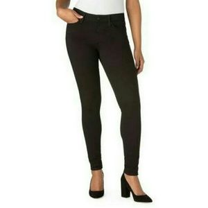 Ladies signature skinny jeans ..